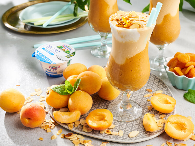 Smoothie z morelami i prażonymi migdałami